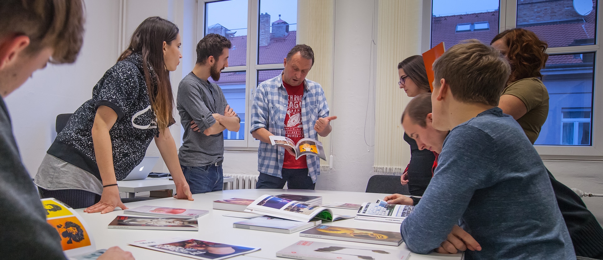 Management in Creative Industry - University of creative communication